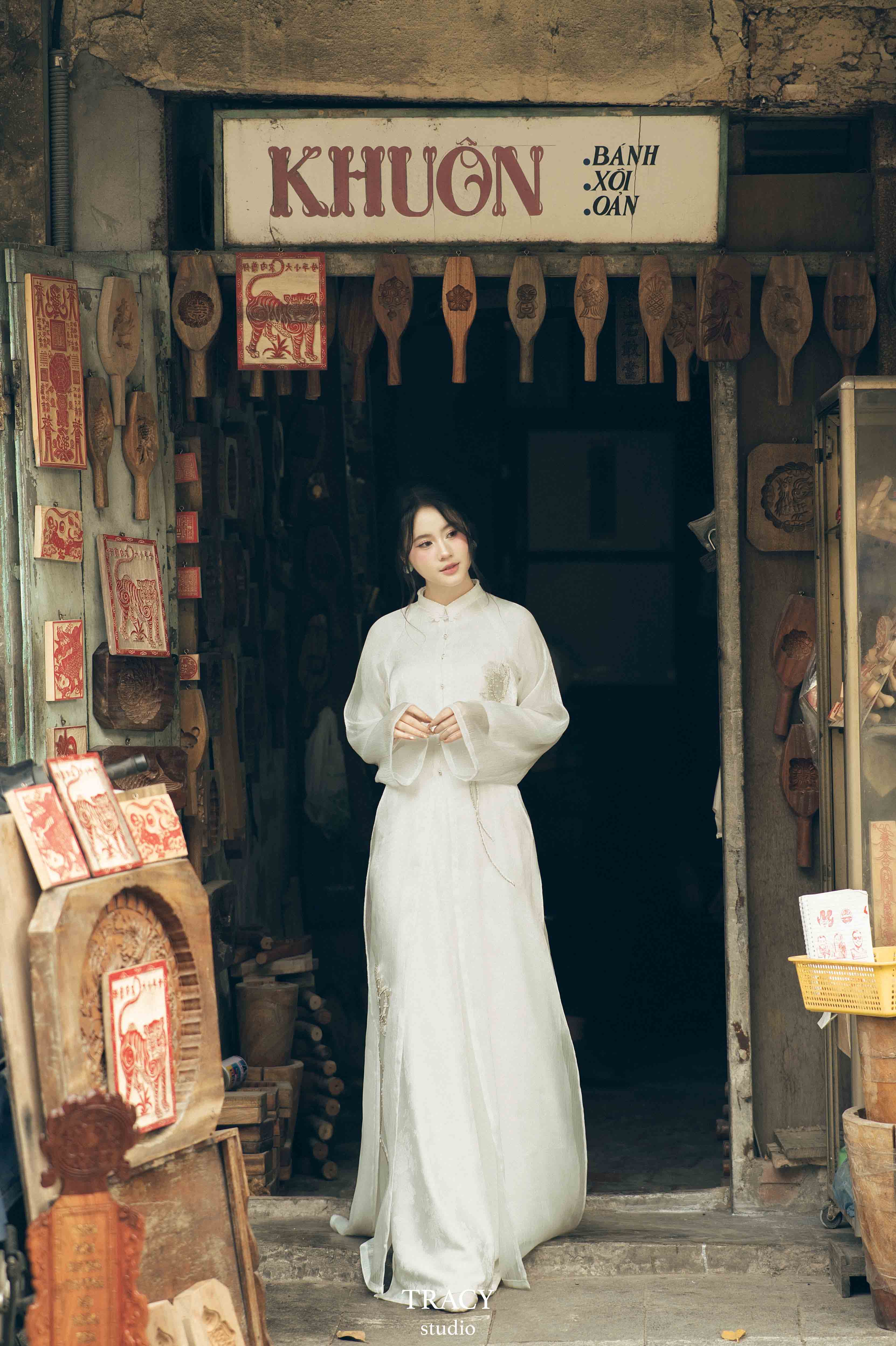 tracy studio chụp concept áo dài phố khuôn